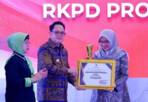 Banyuwangi Sabet Penghargaan Terbaik dalam Musrenbang Jawa Timur 2024 di Banyuwangi