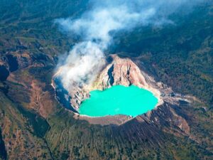 Kawah Ijen: Panorama Blue Fire yang Membuat Terpesona, Namun Terbelenggu Akses yang Tak Merata di Banyuwangi