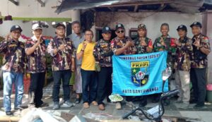 Gotong Royong Bedah Rumah Tak Layak Huni di Banyuwangi: Kolaborasi TNI, FKPPI, dan Masyarakat di Banyuwangi