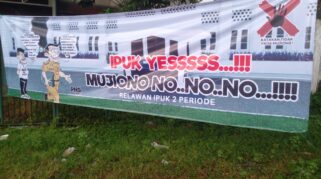 Spanduk Kontroversi Bertuliskan Warga Banyuwangi Tolak Sekda Mujiono Sebagai Calon Wakil Bupati Bermunculan