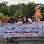 Perayaan Meriah Maulid Nabi Muhammad SAW di Desa Gitik, Banyuwangi dengan Pawai 10.000 Kembang Endhog