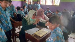 SMP Negeri 3 Rogojampi Adakan Skrining Kesehatan untuk Siswa, Langkah Dini Sekolah di Banyuwangi