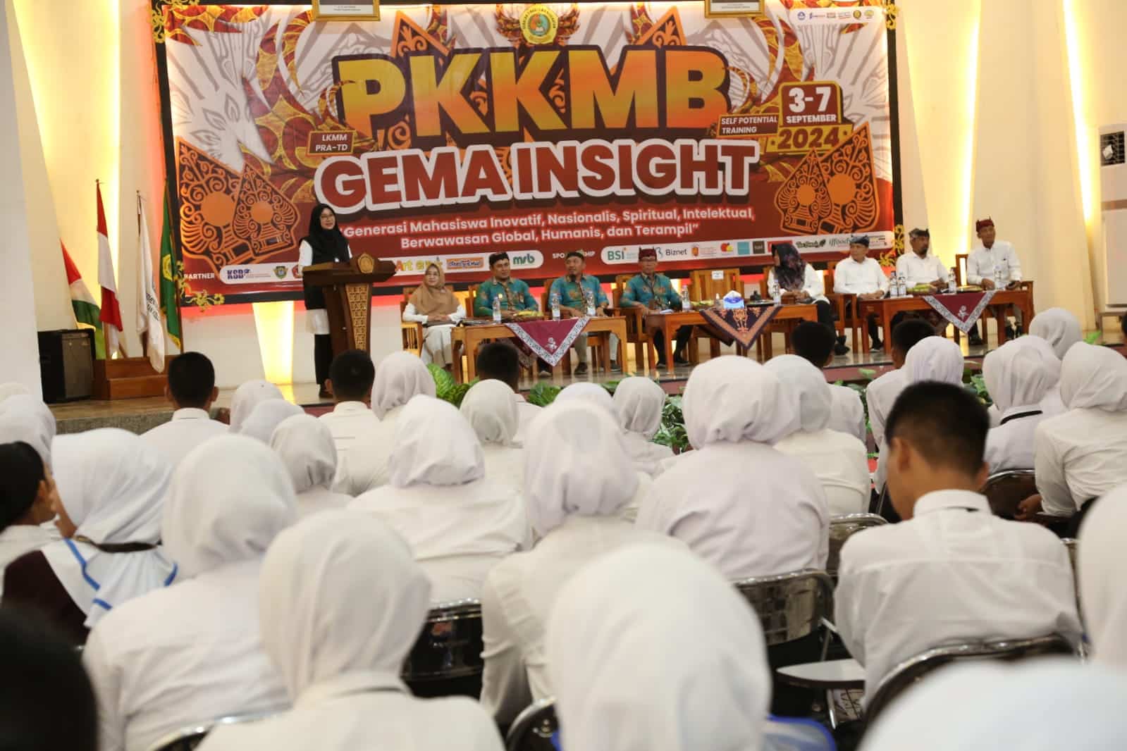 Bupati Banyuwangi Beri Motivasi Mahasiswa Baru STIKES untuk Siap Hadapi Tantangan Era Digital