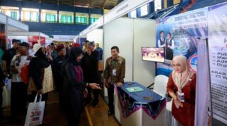 Bupat Ipuk sambangi Banyuwangi Job Fair 2024