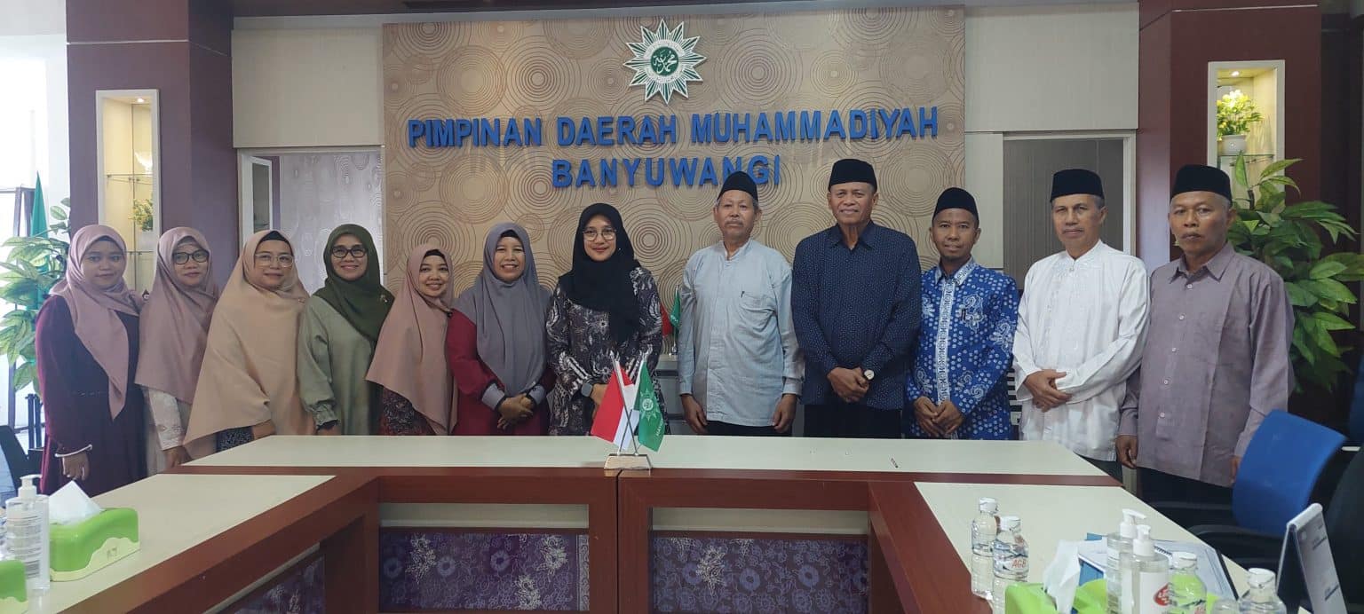 Kunjungan Ipuk Fiestiandani ke PDM Banyuwangi