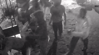 Rekaman CCTV Pelajar SMK di Banyuwangi Dikeroyok Suporter Futsal