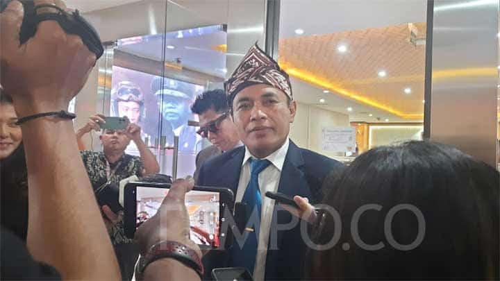 Salah Kaprah Pasukan Bawah Tanah Jokowi: Gibran Bukan Lambang Negara Salah Kaprah Pasukan Bawah Tanah Jokowi: Membedah Fenomena "Gibran King"