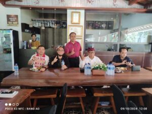 Tim Relawan Pemuji bersama para pengusaha Banyuwangi resmi menyatakan dukungan kepada paslon Ipuk-Mujiono dalam Pilkada 2024.