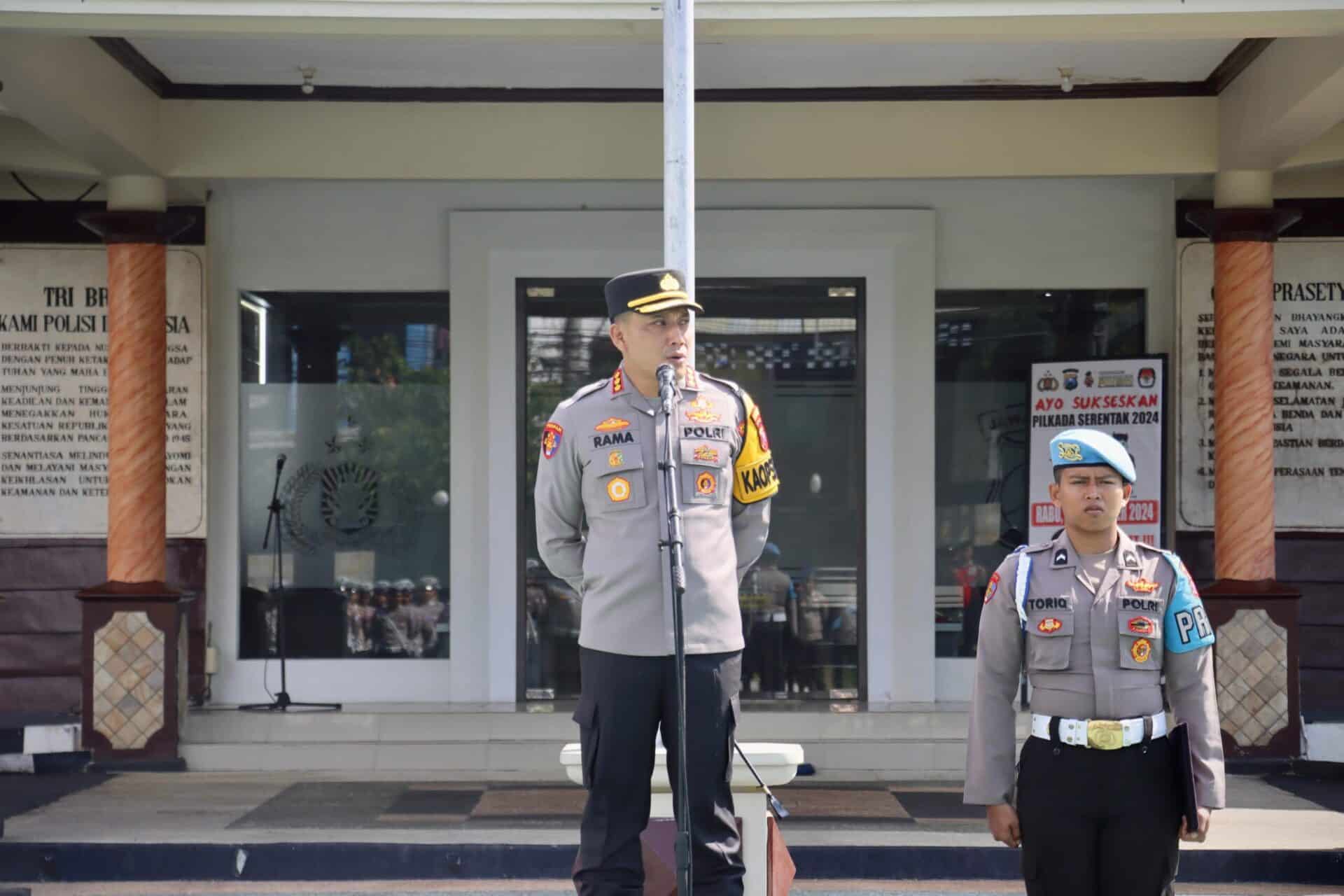 Kapolresta Banyuwangi pimpin apel siaga pengamanan pelantikan Presiden dan Wakil Presiden.