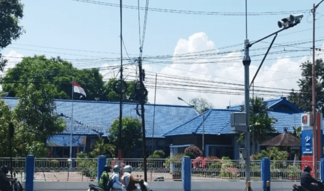 Kantor Dinas Perhubungan Banyuwangi, tempat Plt. Kepala Dishub, Komang Sudira, memberikan keterangan pers.