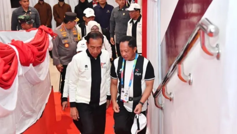 Menteri Tito Karnavian dan Presiden Jokowi hadir dalam pembukaan Peparnas XVII 2024 di Solo Mendagri Tito Karnavian Bersama Presiden Joko Widodo Hadir di acara Peparnas XVII Solo