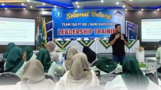 Siswa SMK Muhammadiyah 8 Siliragung mengikuti pelatihan kepemimpinan