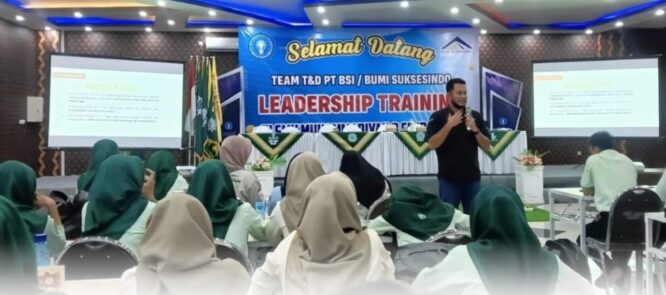 Siswa SMK Muhammadiyah 8 Siliragung mengikuti pelatihan kepemimpinan