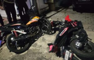 Dua sepeda motor ringsek akibat kecelakaan