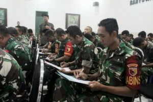 Babinsa Kodim 0825/Banyuwangi mengikuti pelatihan pompanisasi.