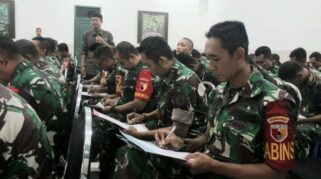 Babinsa Kodim 0825/Banyuwangi mengikuti pelatihan pompanisasi.