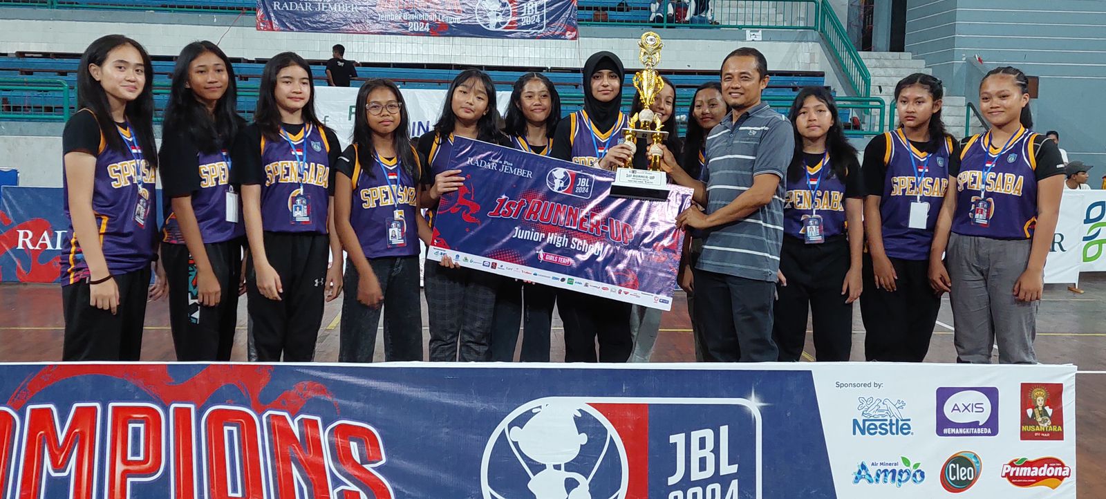 Tim Basket Putri SMPN 1 Banyuwangi Rebut 1st Runner Up di JBL 2024 Tim basket putri SMPN 1 Banyuwangi meraih 1st Runner Up JBL 2024.