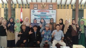 Peserta Olimpiade Literasi KOPIWANGI jenjang SMA/SMK/MA berfoto bersama