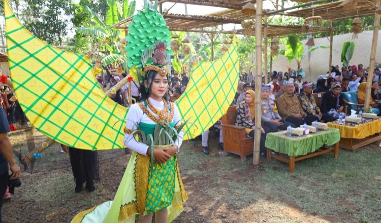 Fashion show busana dari bahan bambu di Hikayat Bambu Papring 2024