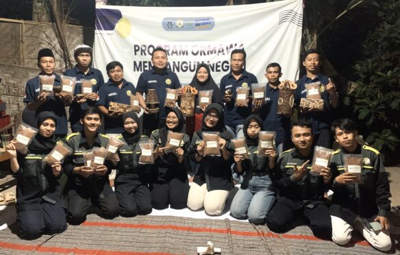 Mahasiswa Poliwangi Sukses Edukasi Masyarakat Sulap Limbah Kelapa Jadi Cocopeat dan Produk Kerajinan Bernilai Ekonomis di Banyuwangi