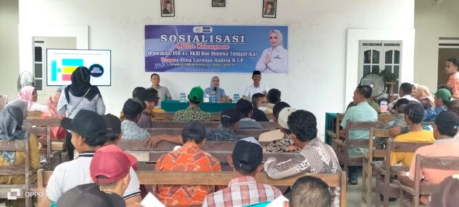 Dina Lorenza berdialog dengan warga