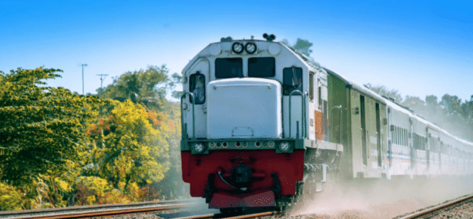 Kereta api melintas di jalur Banyuwangi-Surabaya.