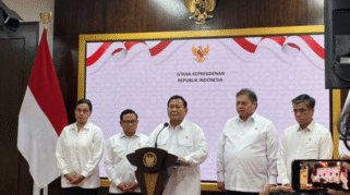 Presiden Prabowo Subianto saat mengumumkan kenaikan upah minimum.