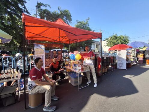 produk-produk hasil kerajinan tangan Warga Binaan Lapas Banyuwangi yang dipamerkan di stand Car Free Day.