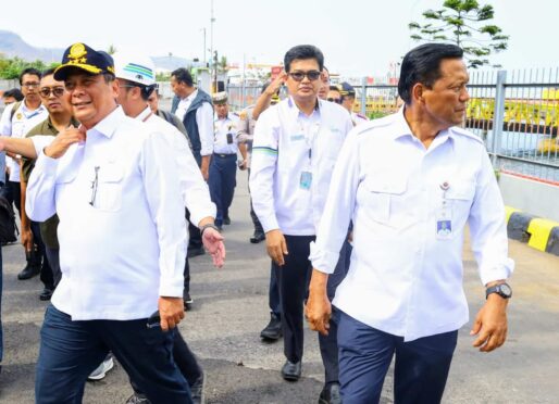 Wakil Menteri Perhubungan, Komjen Pol (Purn) Suntana, meninjau kesiapan Pelabuhan Ketapang, Banyuwangi, menjelang libur Nataru.