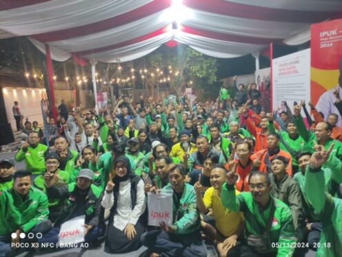 Ratusan driver ojek online dan ojek pangkalan dari berbagai komunitas di Banyuwangi berkumpul di posko kemenangan Ipuk Fiestiandani.