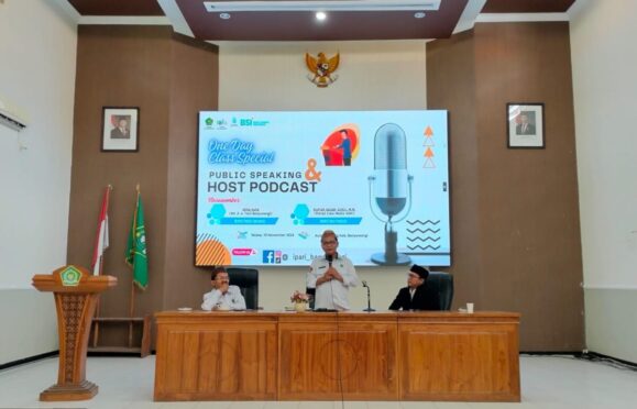 Para penyuluh agama Banyuwangi antusias mengikuti pelatihan public speaking dan podcast.