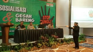 Perwakilan Komite Sekolah dan Madrasah di Banyuwangi menghadiri sosialisasi Saber Pungli.