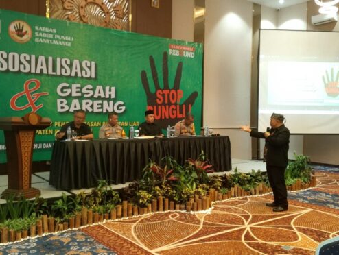 Perwakilan Komite Sekolah dan Madrasah di Banyuwangi menghadiri sosialisasi Saber Pungli.