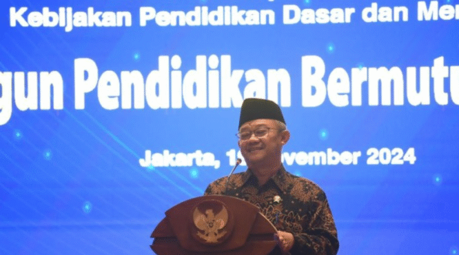 Mendikdasmen Abdul Mu'ti menjelaskan program peningkatan kesejahteraan guru melalui sertifikasi.