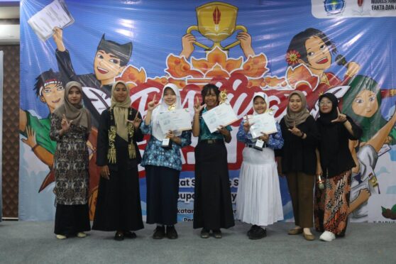 Foto menunjukkan para pemenang Festival Sastra SMK Models, Banyuwangi.