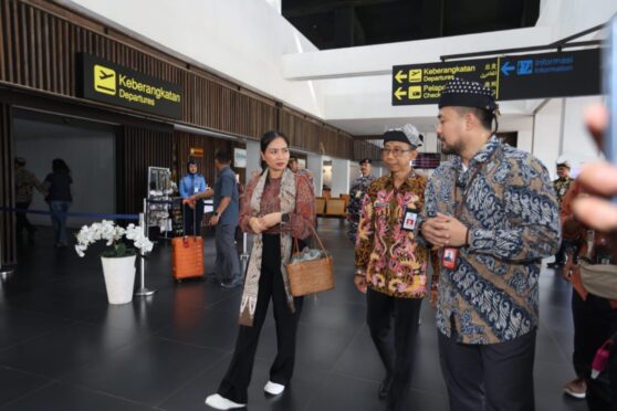 Wamenpar Ni Luh Puspa di Bandara Banyuwangi.