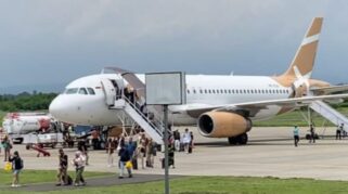 pesawat terbang yang sedang parkir di Bandara Banyuwangi.