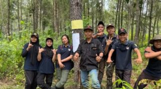 Siswa SMKKN Samarinda praktik di hutan Banyuwangi Barat.