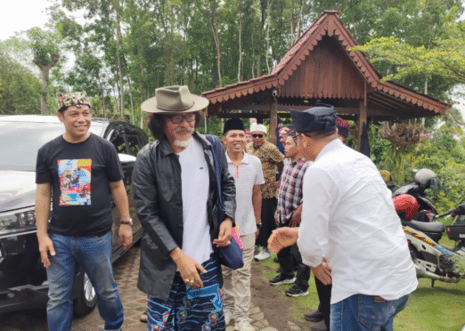 Sujiwo Tejo hadiri acara hari seni rupa di banyuwangi