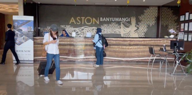 resepsionis aston banyuwangi hotel