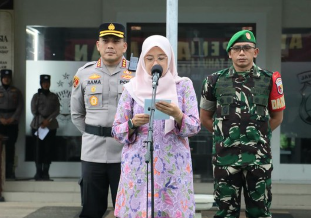 bupati ipuk pimpin apel perayaan tahun baru