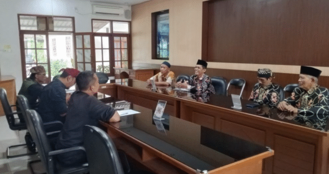 Pertemuan antara pengurus LDII Banyuwangi dan perwakilan Dinas Lingkungan Hidup Banyuwangi.