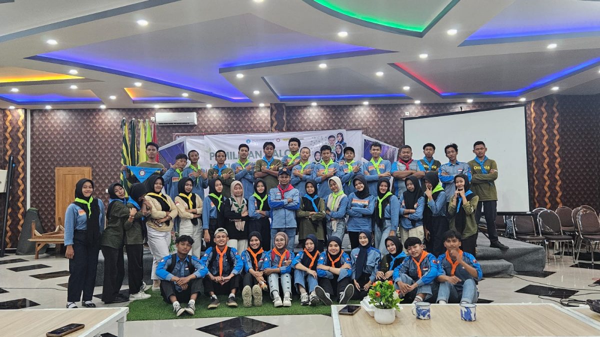 Foto seluruh anggota ORSPALA SMK Muhammadiyah 8 Siliragung bersama ketua dan wakil ketua terpilih periode 2025/2026.