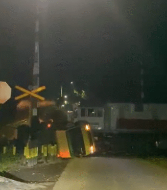 Kondisi truk setelah tabrakan dengan KA Pandanwangi