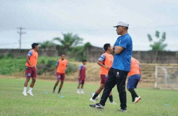 Pemain Persewangi Banyuwangi berlatih jelang laga Liga 4 Jatim