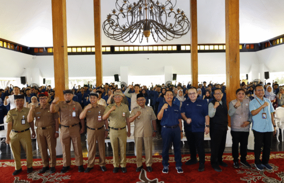 Rombongan Mahasiswa Unair Bersama Pejabat Pemerintah Daerah Banyuwangi dalam acara penyambutan KKN.