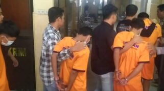 Polresta banyuwangi tahan pelaku pengeroyokan santri di pesantren