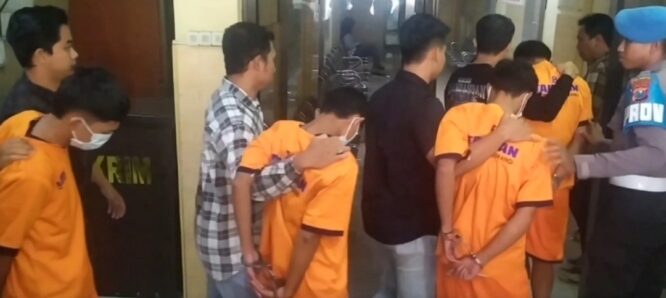 Polresta banyuwangi tahan pelaku pengeroyokan santri di pesantren