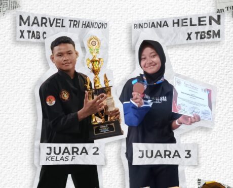 Foto Marvel dan Rindiana, atlet pencak silat SMK Muhammadiyah 8 Siliragung, memamerkan medali yang diraih.