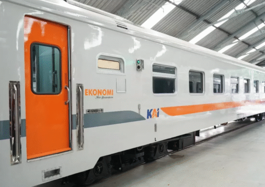 Gerbong kelas ekonomi Kereta Api Ijen Ekspres